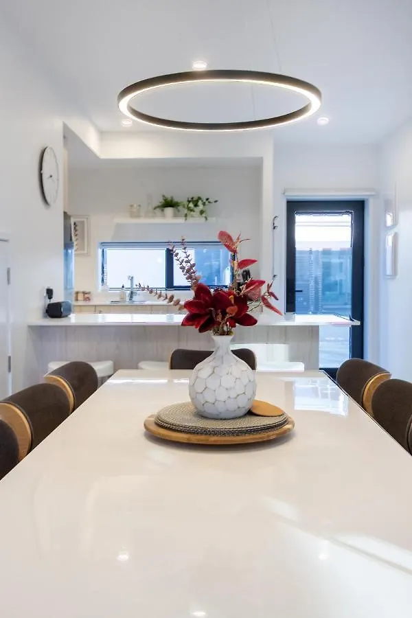 Apartment Walk To Riverside Market 4 Bed 4 Bath With Car Park Christchurch