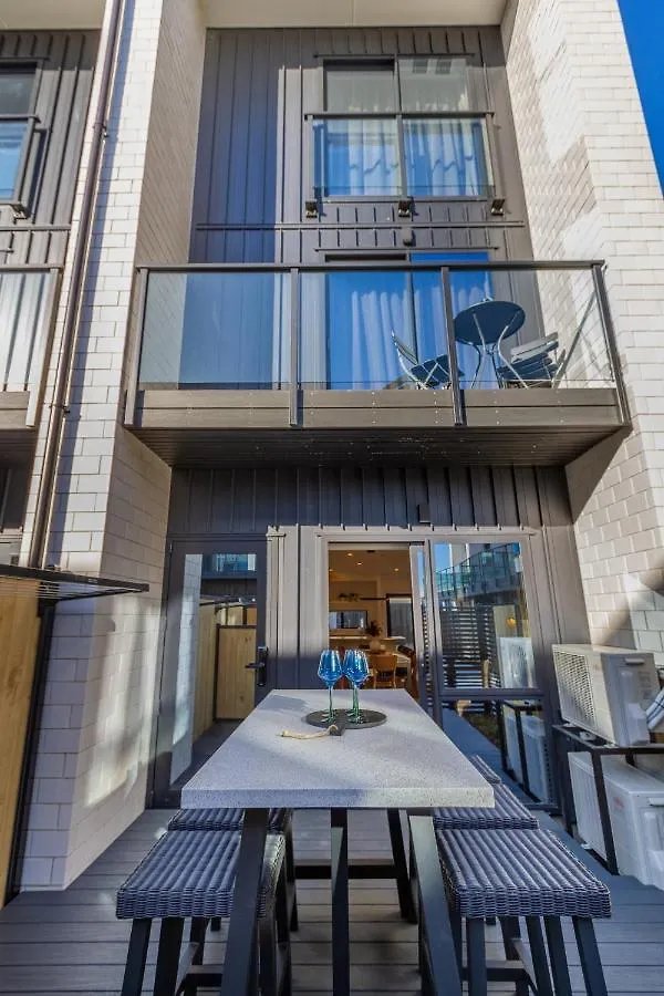 Apartment Walk To Riverside Market 4 Bed 4 Bath With Car Park Christchurch