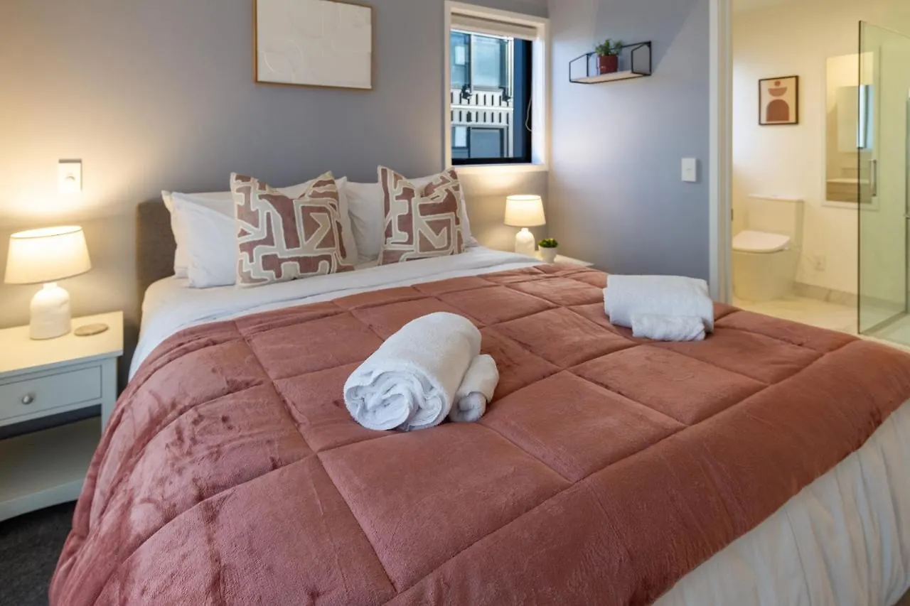 Walk To Riverside Market 4 Bed 4 Bath With Car Park Christchurch New Zealand