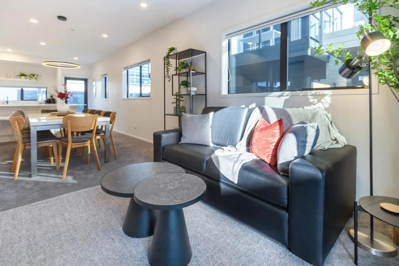 Walk To Riverside Market 4 Bed 4 Bath With Car Park Christchurch 0*,  New Zealand