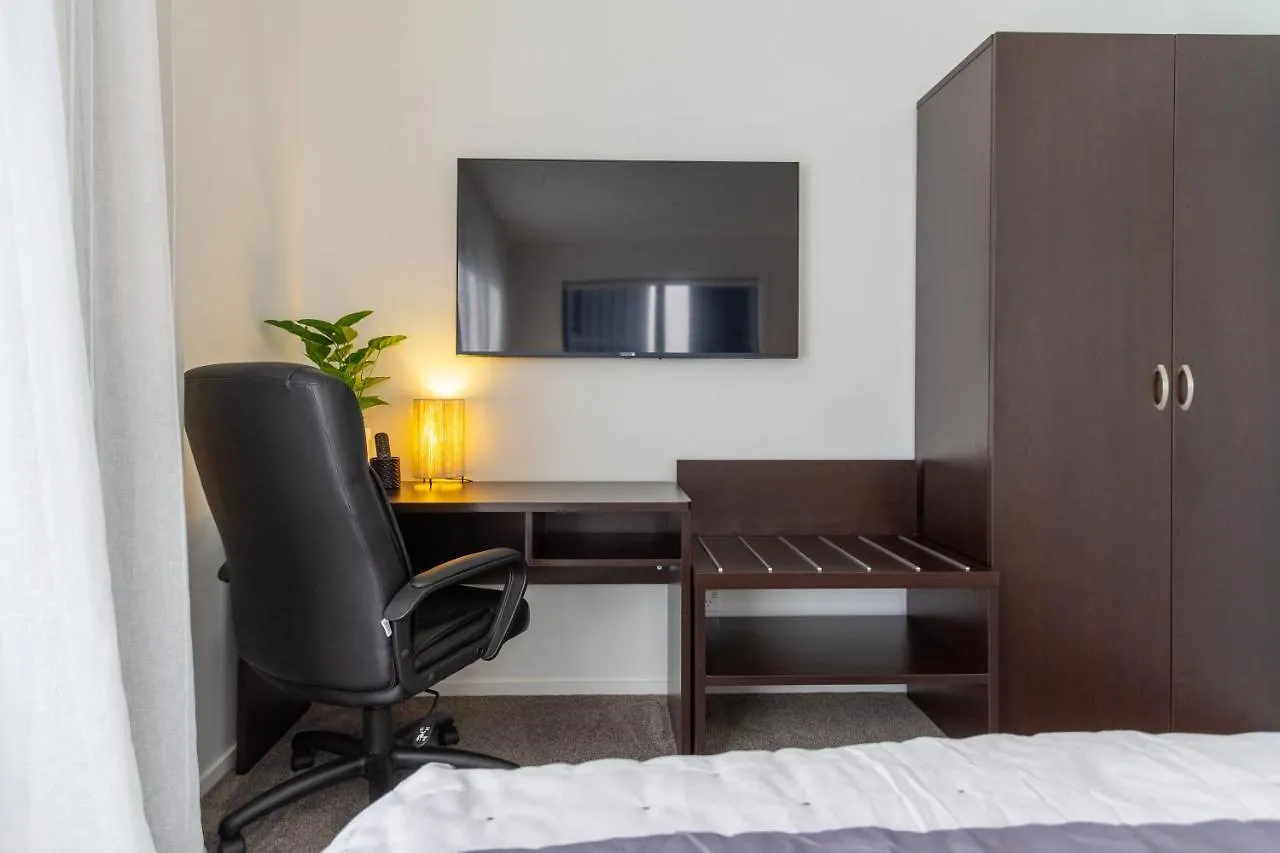 Walk To Riverside Market 4 Bed 4 Bath With Car Park Christchurch Apartment