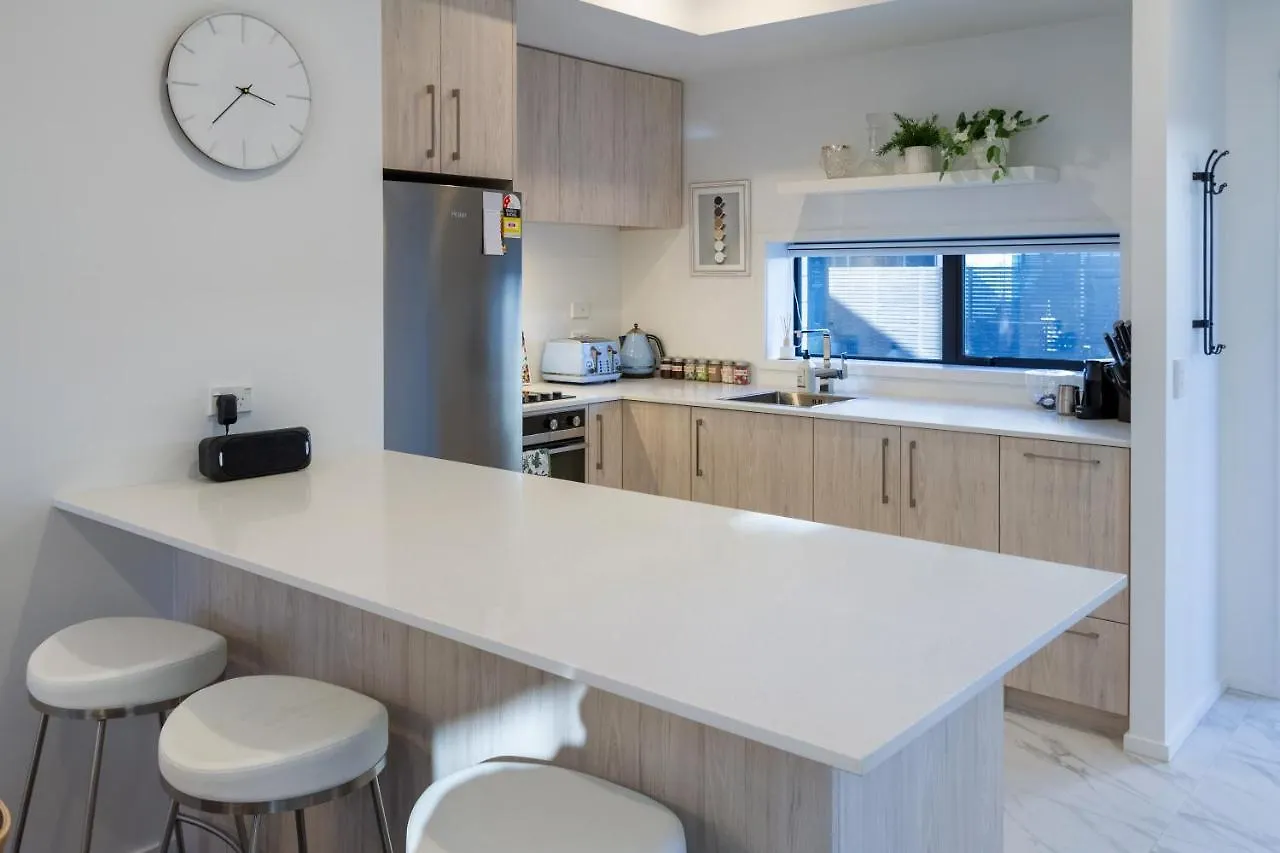 Walk To Riverside Market 4 Bed 4 Bath With Car Park Christchurch
