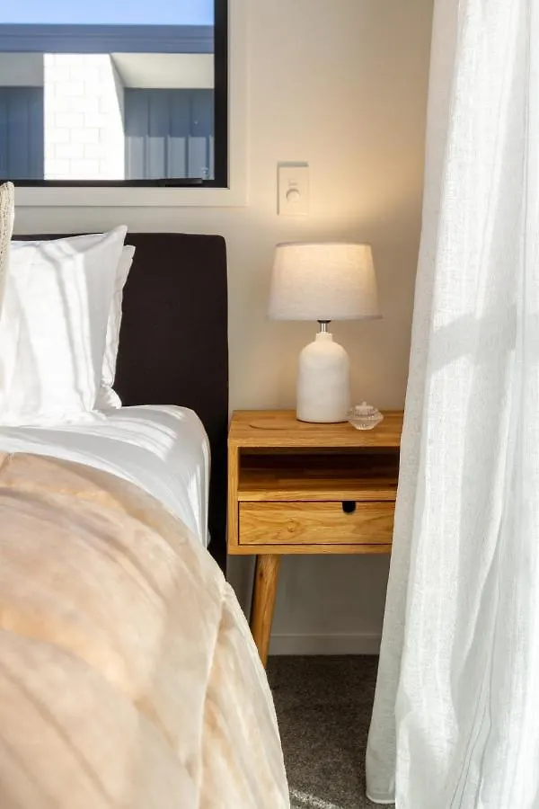 Walk To Riverside Market 4 Bed 4 Bath With Car Park Christchurch 0*,